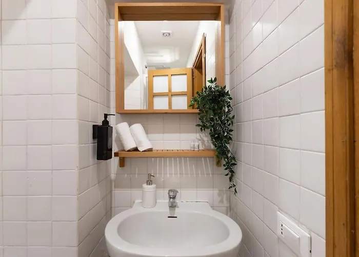 Historic Domus -100 Mt From The Colosseum And 1 Min Metro Apartment Rome