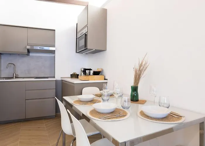 Historic Domus -100 Mt From The Colosseum And 1 Min Metro Apartment