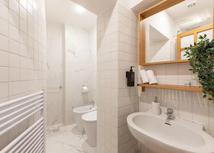 Historic Domus -100 Mt From The Colosseum And 1 Min Metro Apartment Rome